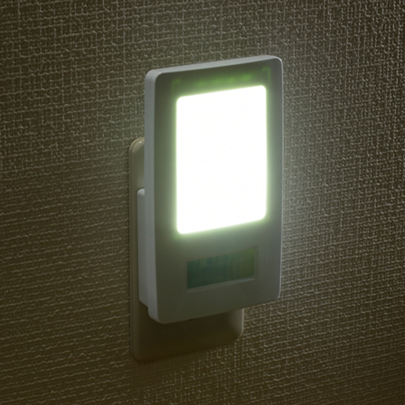 LEDナイトライト 人感・明暗センサー 白色LED [品番]06-0130｜株式会社オーム電機