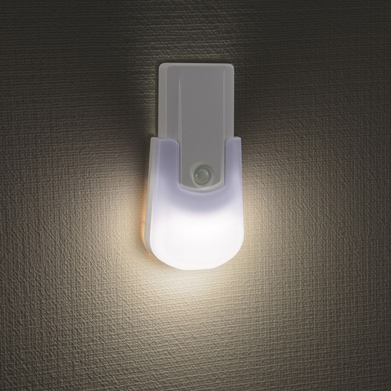 LEDセンサーライト 明暗・人感センサー 白色 [品番]06-0134｜株式会社オーム電機