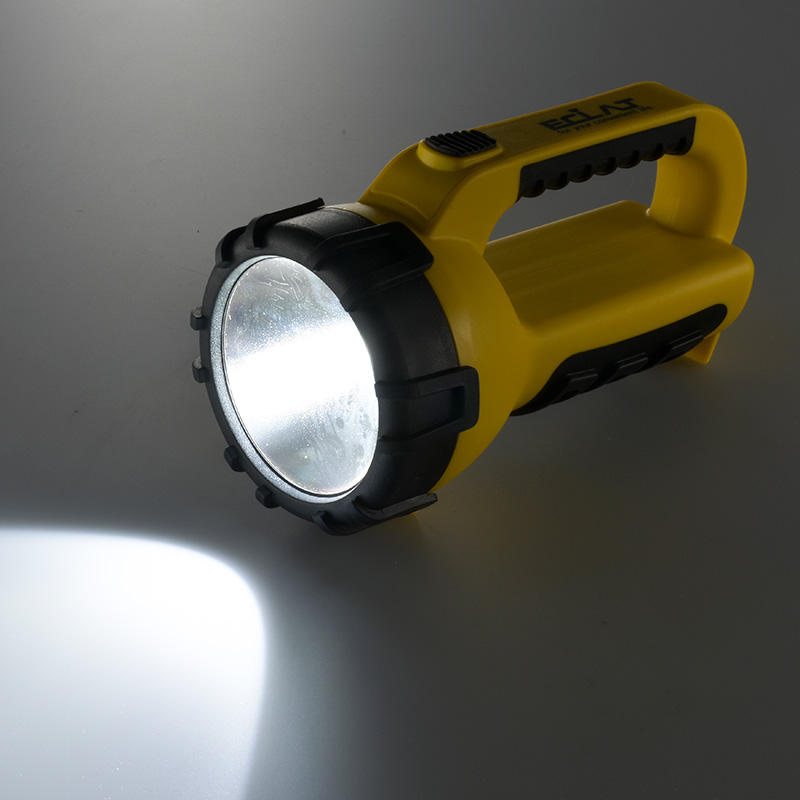 LEDプロテクション強力ライト 300lm 乾電池付き [品番]08-3166｜株式会社オーム電機